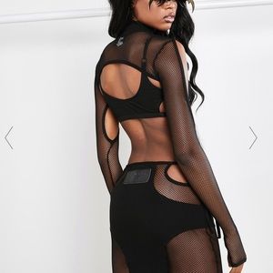 New with tags!! Fishnet shrug by Dollskill